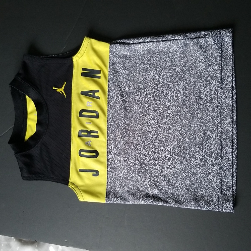 Air Jordan Boys tank top size 4